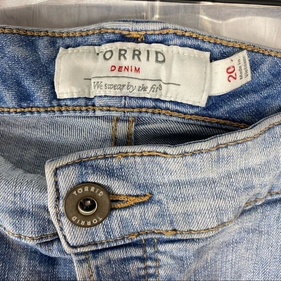 Torrid Distressed Button Up Jean Shorts - Picture 4 of 8